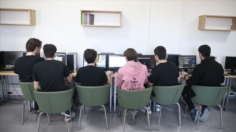 Bursa Liseli Gençler Uzay Araştırmalarında Yapay Zeka ile Fark Yaratıyor